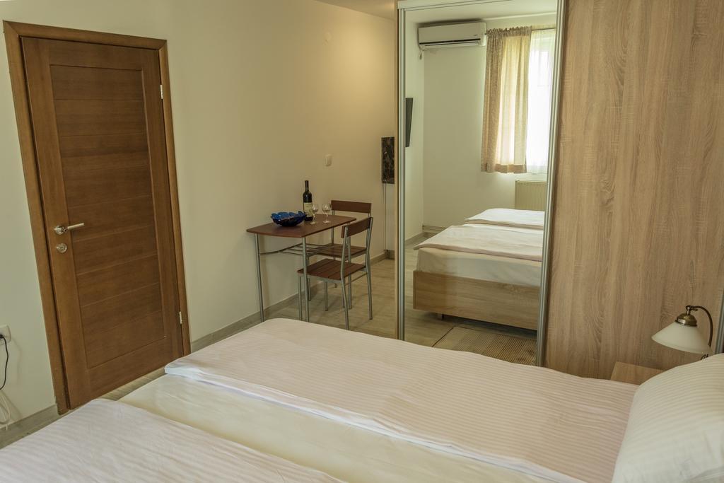 Apartmani Mendula บุดวา ภายนอก รูปภาพ